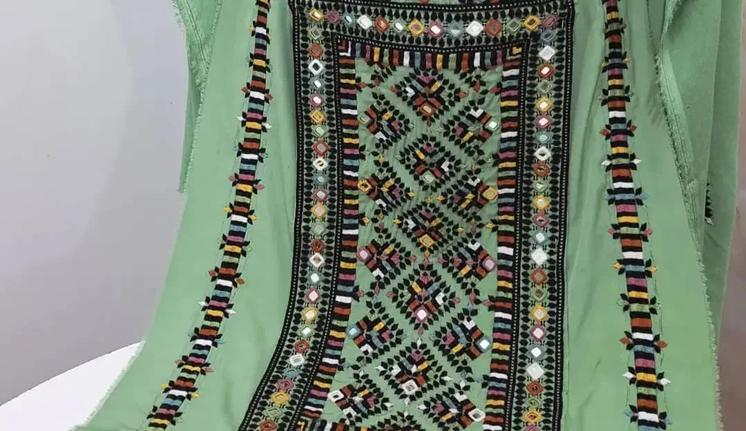 دوچگر|لباس|ایرانشهر, |دیوار