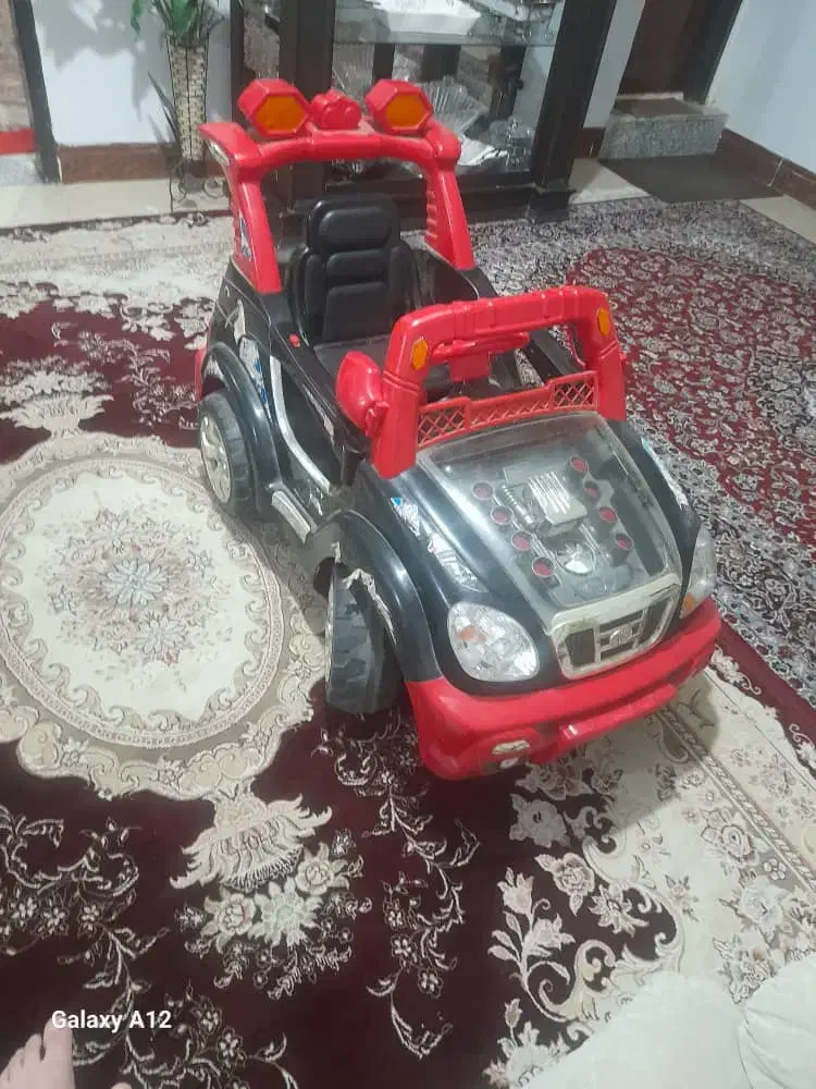 ماشین شارژی دو موتور است نیاز به تعمیر نداره|اسباببازی|تالش, هشتپر|دیوار