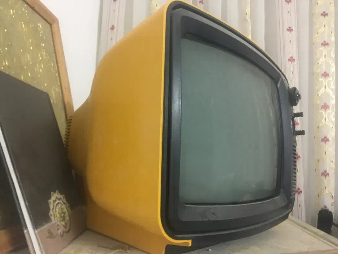 تلویزیون قدیمی|کلکسیون اشیاء عتیقه|یزد, |دیوار