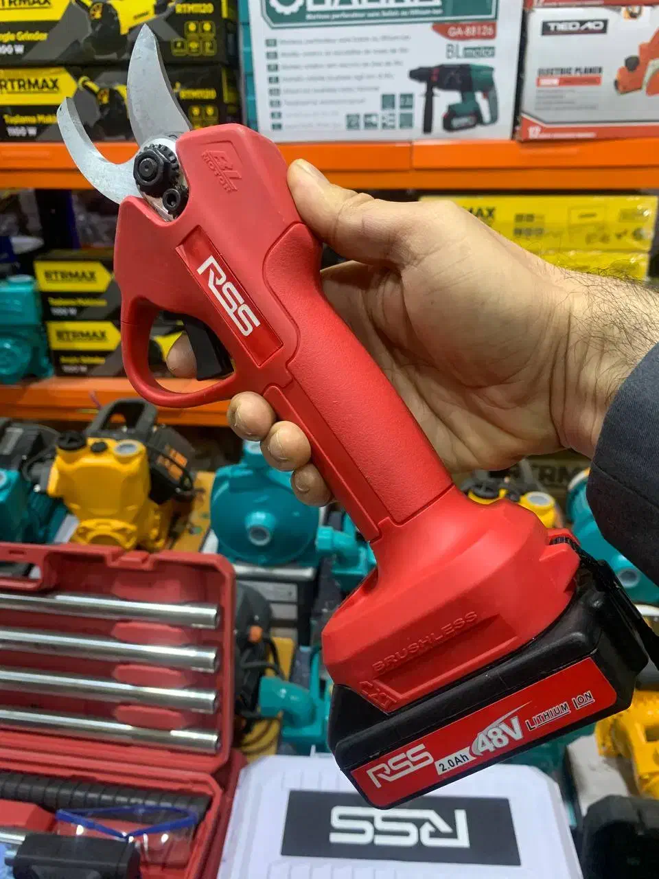 قیچی باغبانی RSSبا 48V|خدمات باغبانی و درختکاری|اشنویه, |دیوار