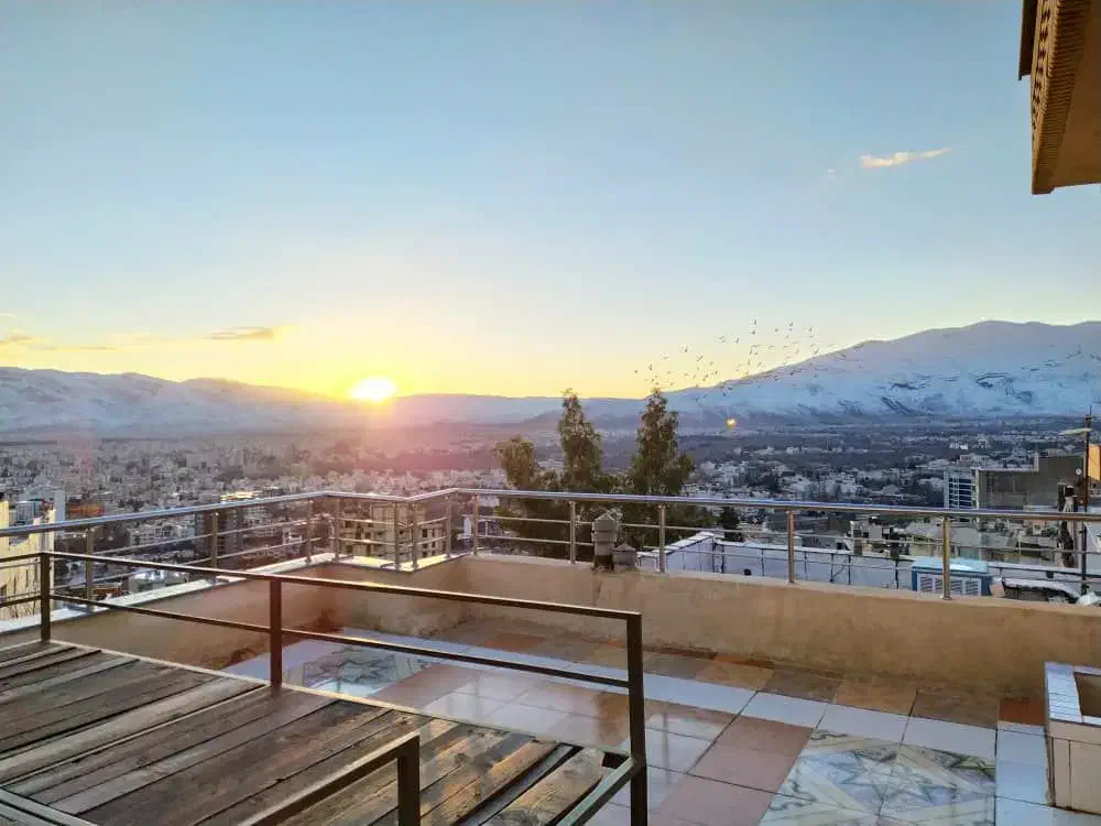 منزل مبله ابتدای چمران با چشم انداز|اجارهٔ کوتاه‌مدت آپارتمان و سوئیت|شیراز, چوگیاه‎|دیوار