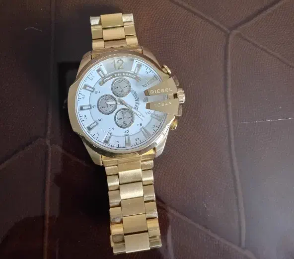 ساعت مچی مردانه دیزل شاخدار  طلایی صفحه سفید|ساعت|شهرکرد, |دیوار