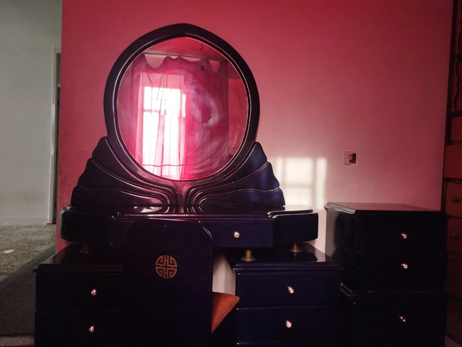 تختخواب با میز آرایش بزرگ و دو فایل دو طبقه ای|تخت و سرویس خواب|چرام, |دیوار