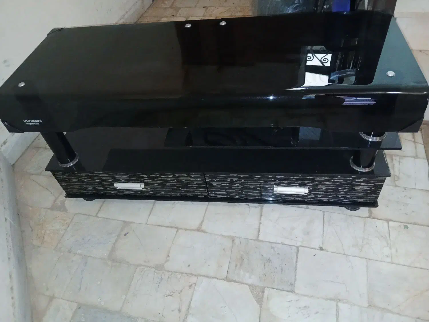 میز تلوزیون شیشه ایی|میز تلویزیون|پرند, فاز ۱|دیوار