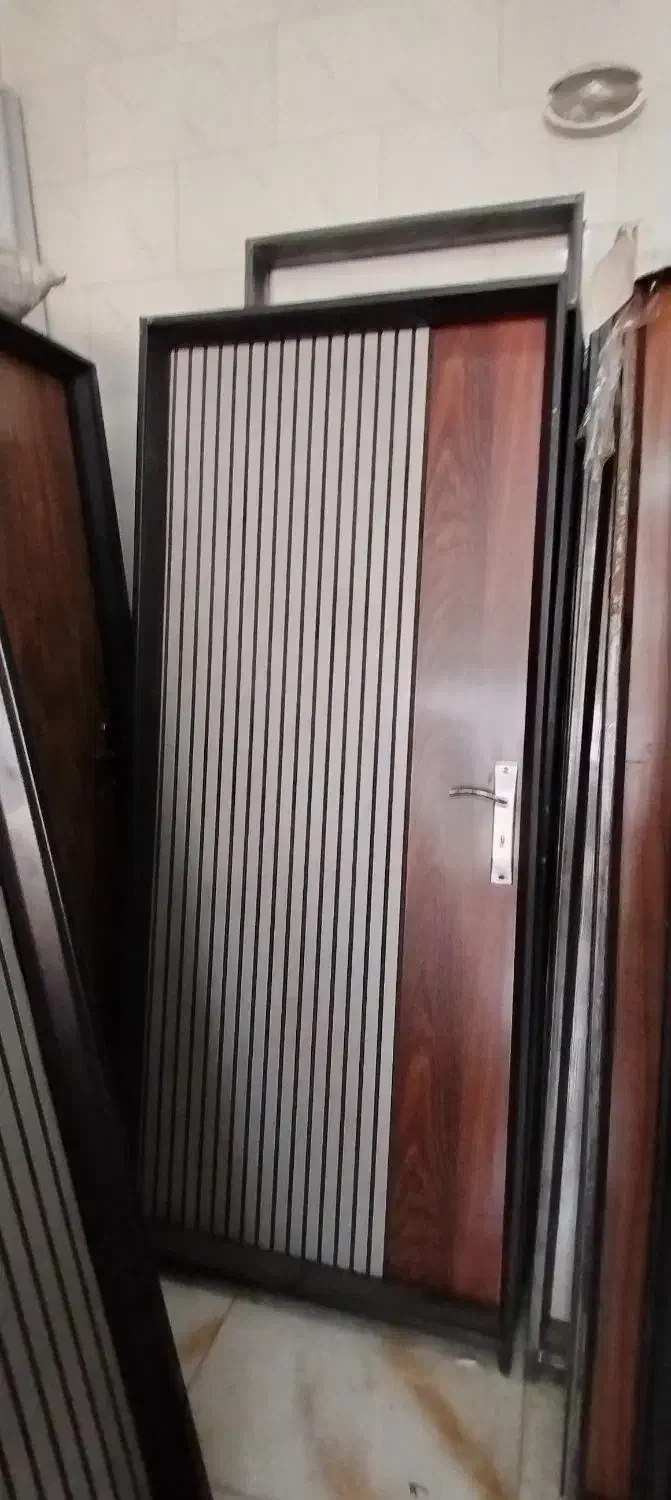 درب چوبی با چهارچوب پیش ساخته|مصالح و تجهیزات ساختمان|نجفآباد, جلال آباد|دیوار