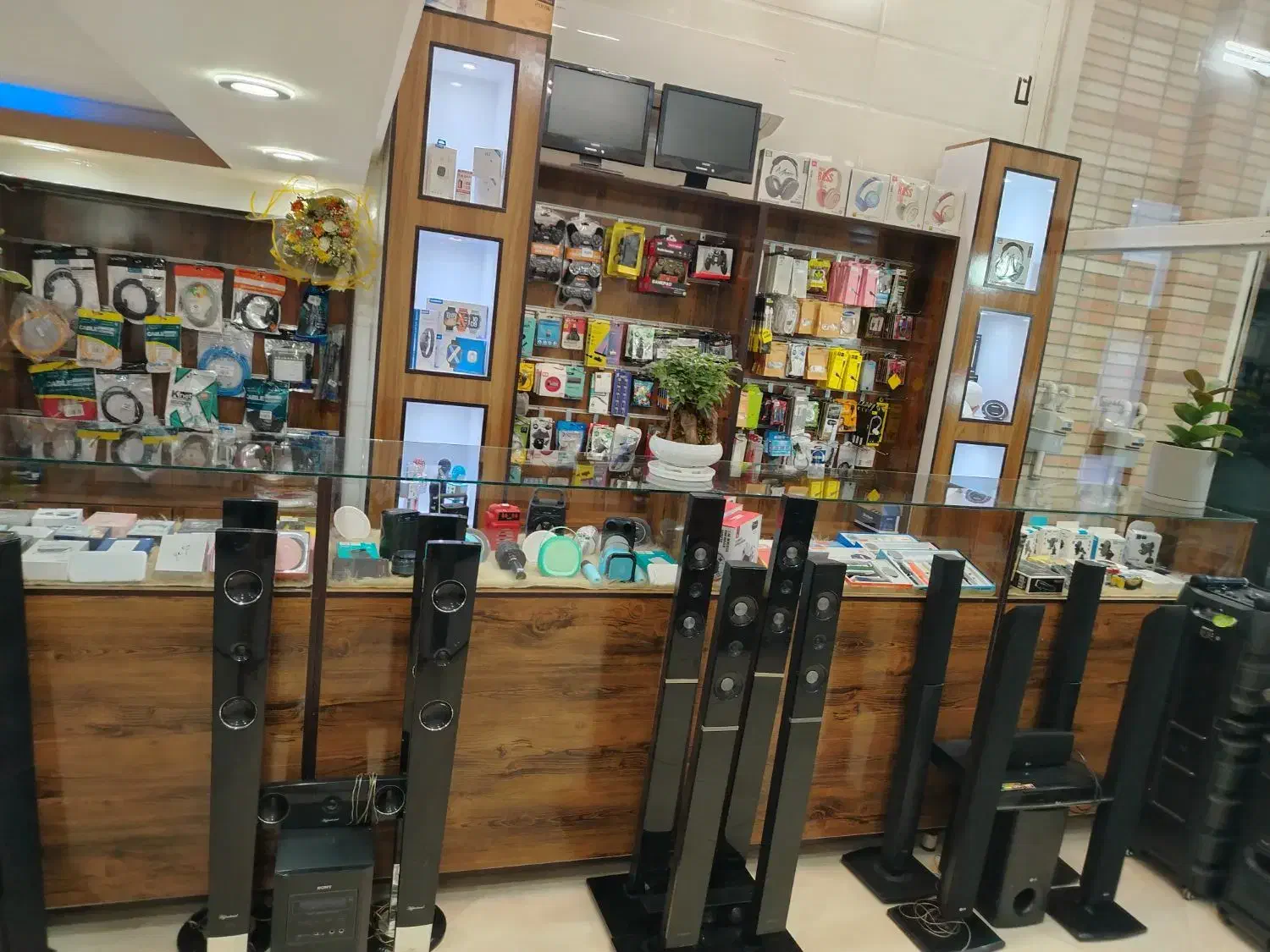 ویدئو کلوپ ایده آل|خدمات رایانه‌ای و موبایل|اردکان, |دیوار