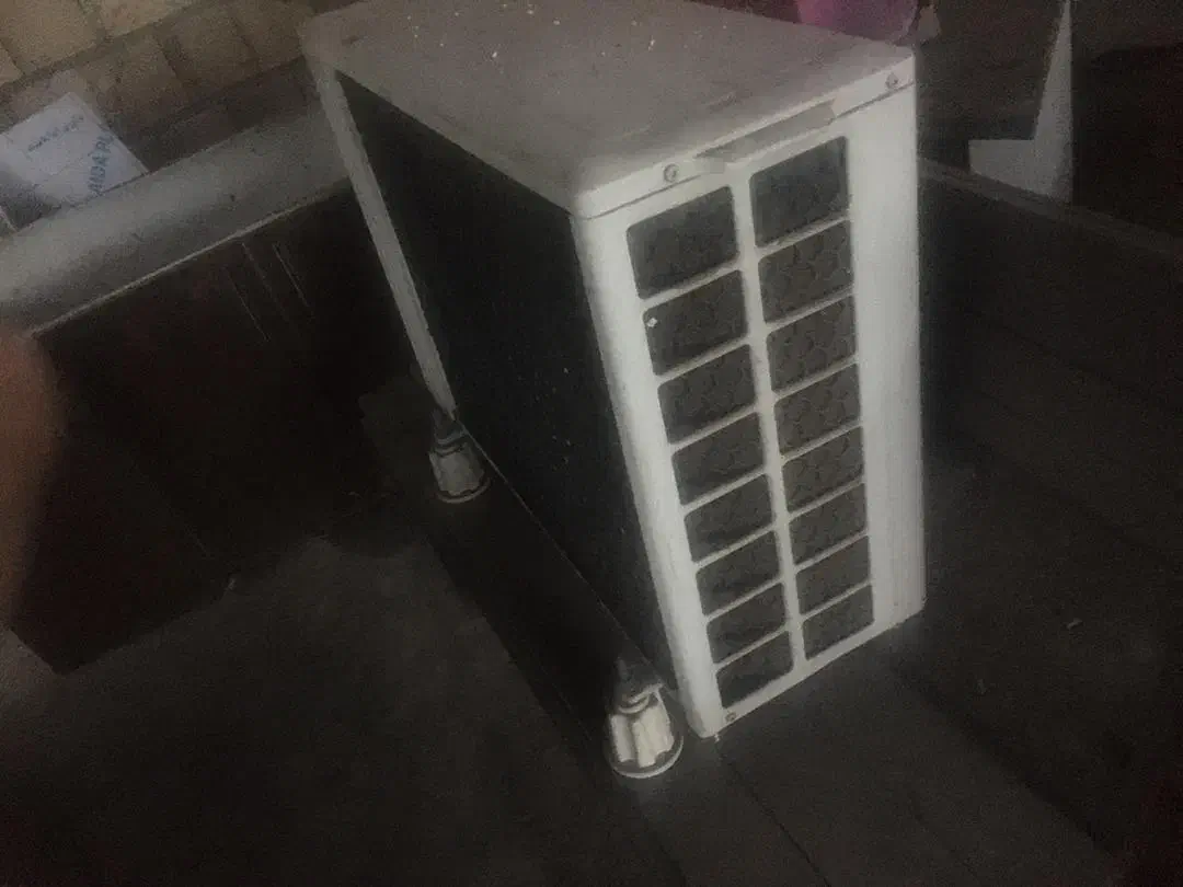 اسپیلیت ۱۸۰۰۰ گری|کولر گازی و فن‌کوئل|لاهیجان, لیالستان|دیوار