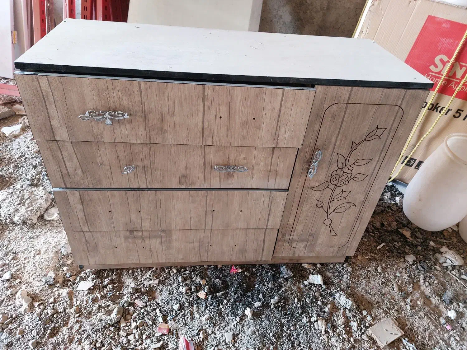 کمد دراور|جاکفشی، کمد، دراور|نجفآباد, گلدشت|دیوار