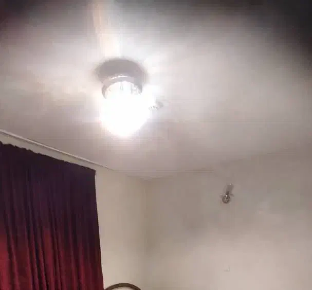 لوستر سقفی طلایی رنگ 4شاخه    بازتاب نور زیاد|لوستر و چراغ آویز|تهران, تهرانسر شرقی|دیوار