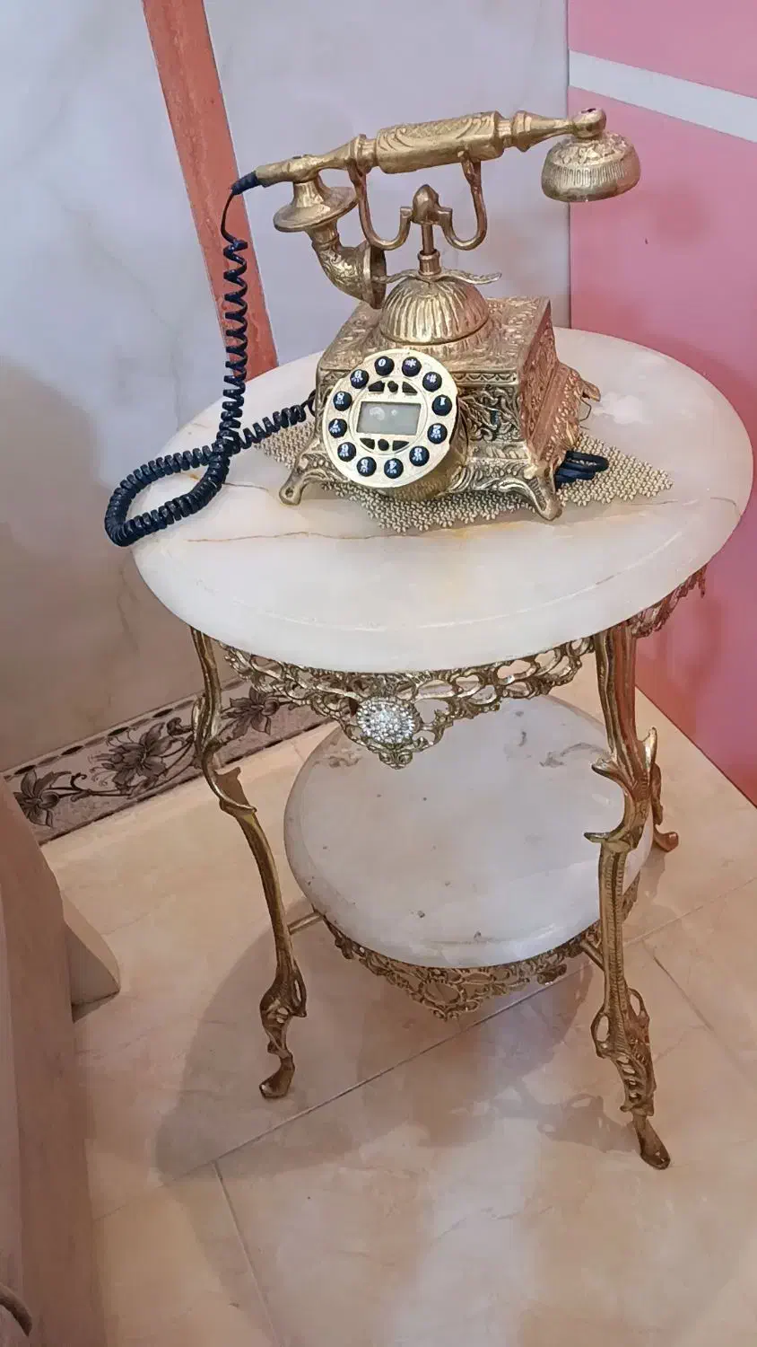 میز خاطره برنجی|میز تلفن|نسیم‌شهر, |دیوار