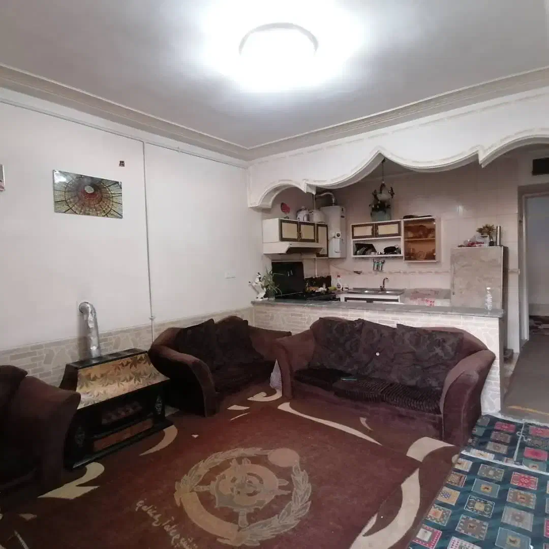 ۱خوابدربحیاطماشینرویکطبقتمیزوشیک|اجارهٔ خانه و ویلا|شیراز, کوشک میدان|دیوار