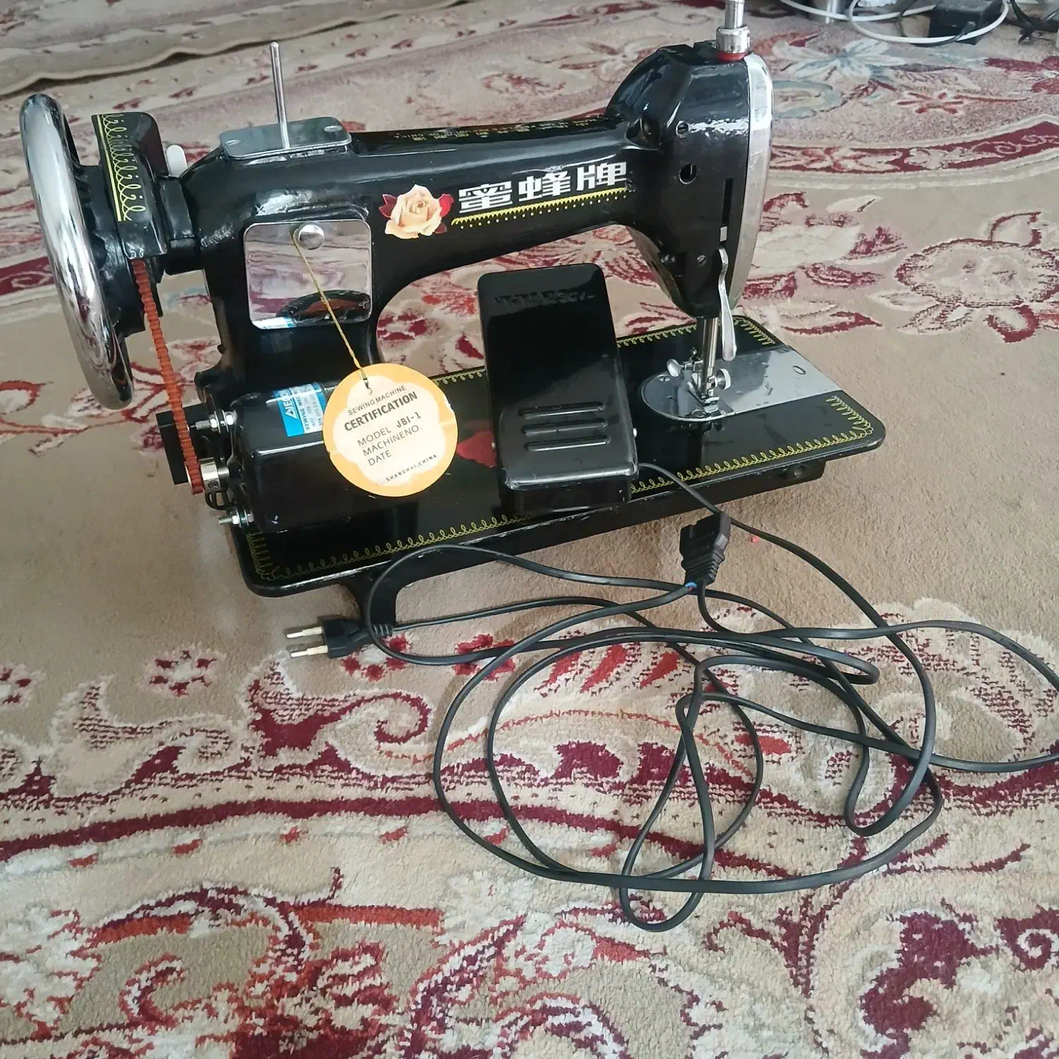 چرخ خیاطی برقی *گل* در حد نو|چرخ خیاطی و ریسندگی|طرقبه, |دیوار