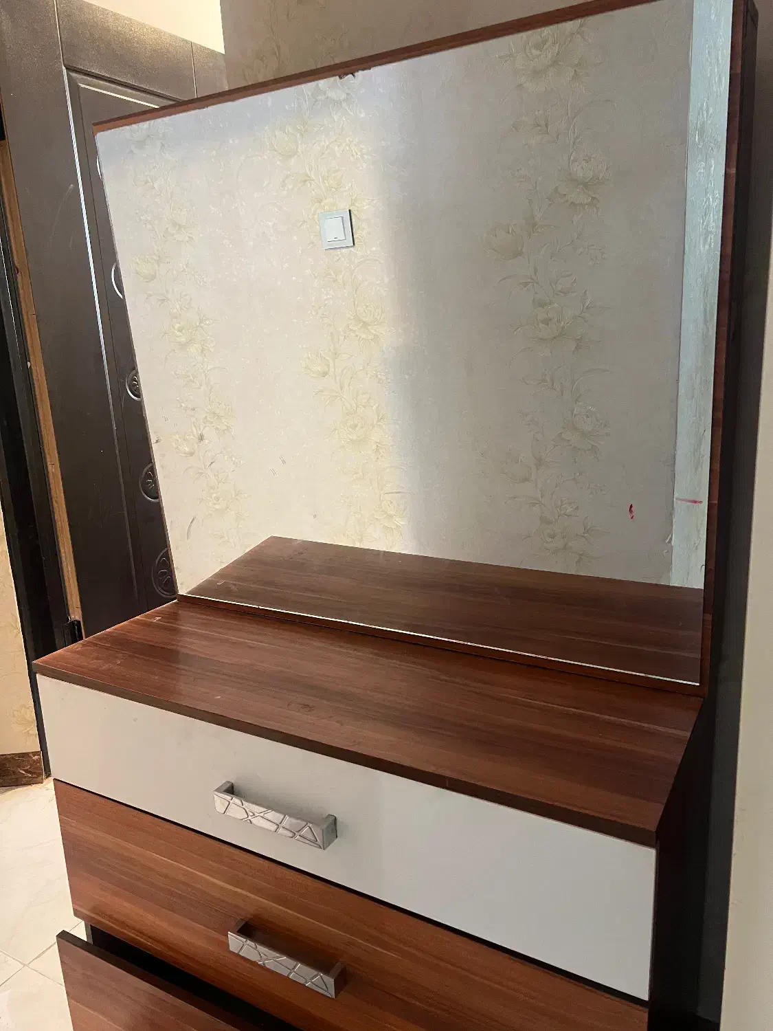 میزآرایشی|تخت و سرویس خواب|میناب, |دیوار