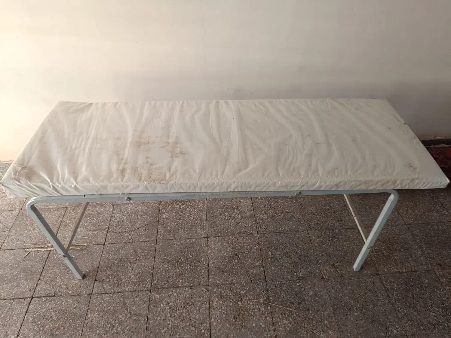 تخت ماساژ و تزریقات آلومینیومی|آرایشی، بهداشتی، درمانی|بیرجند, |دیوار