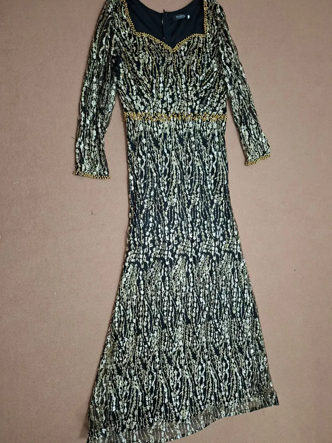 لباس مجلسی|لباس|نجفآباد, یزدانشهر|دیوار