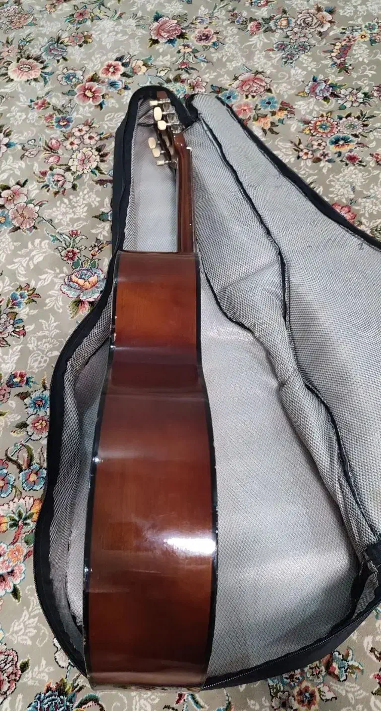 گیتار یاماها c40|گیتار، بیس، امپلیفایر|خرم‌آباد, |دیوار