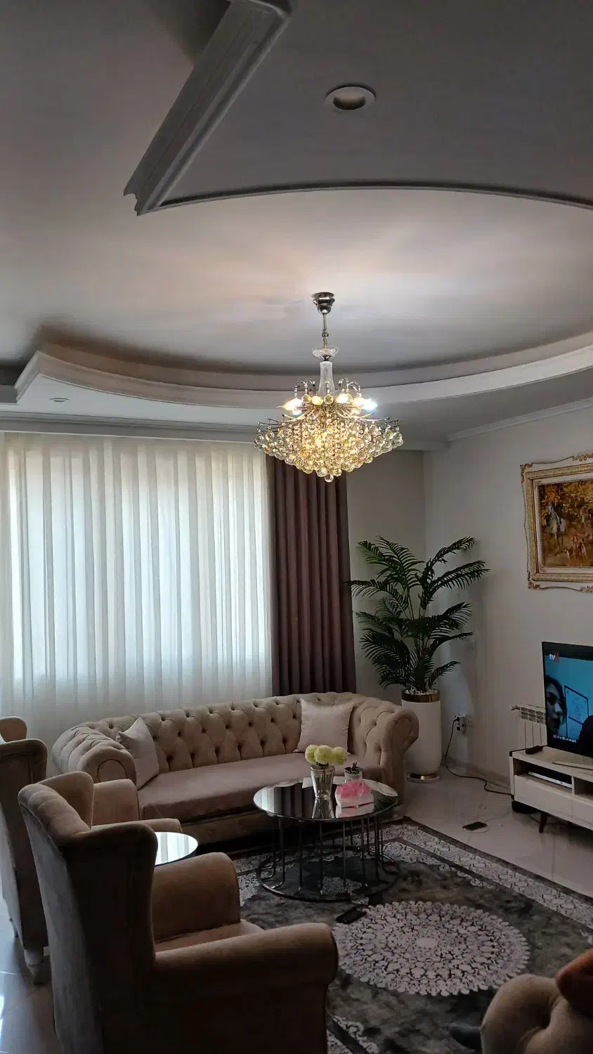 لوستر کریستالی|لوستر و چراغ آویز|قدس, شهر‌قدس|دیوار