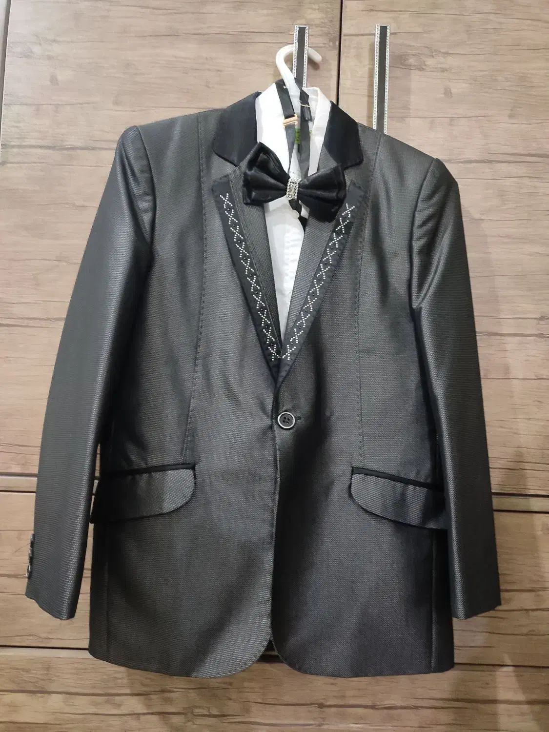 کت‌وشلوار‌همراه‌پیراهن‌وپاپیون|لباس|سنندج, |دیوار