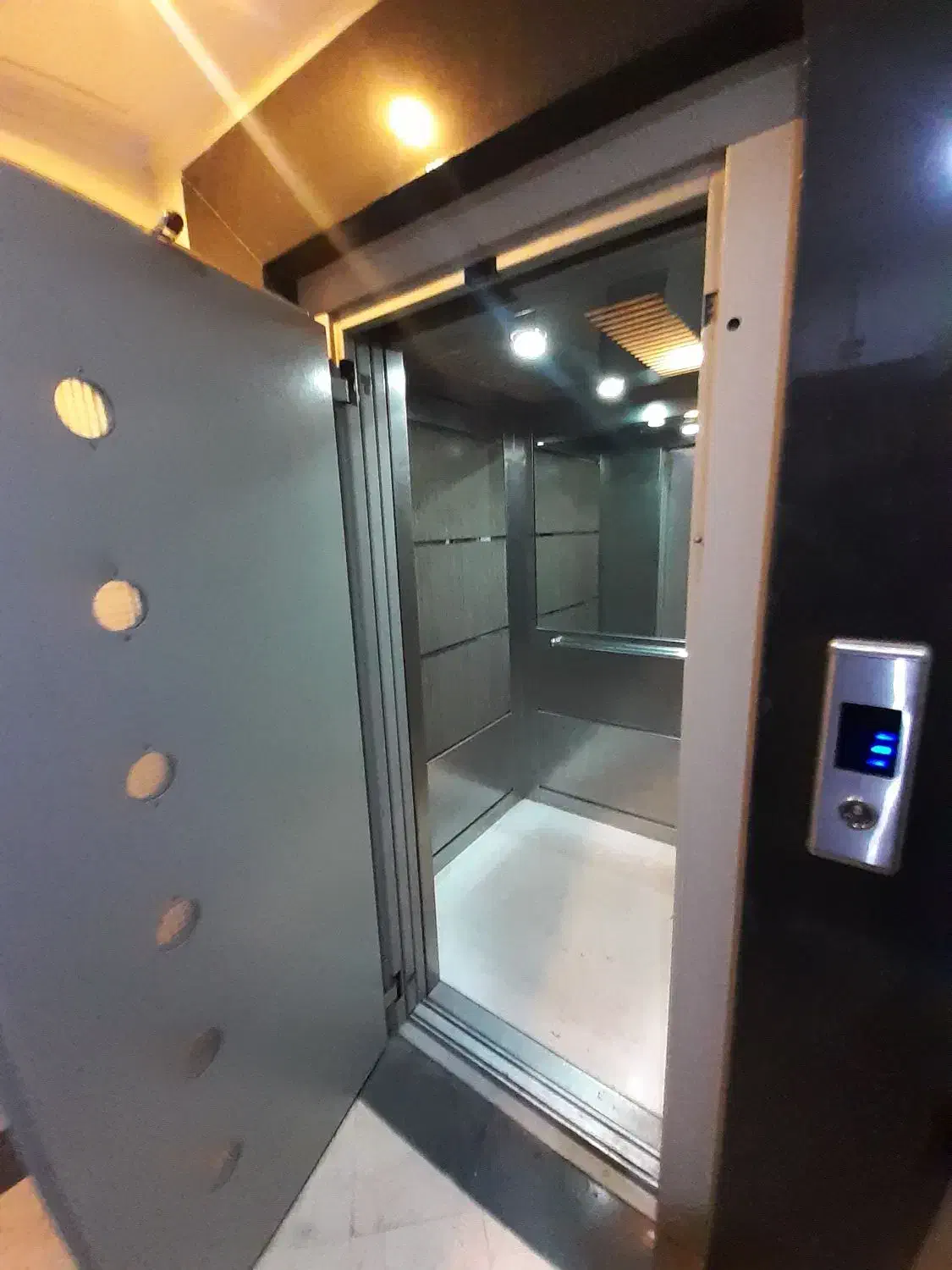 ساختمان تجاری /مناسب دفتر کار / طبقه دوم /دوخواب|اجارهٔ دفتر کار، اتاق اداری، مطب|مشهد, آبکوه|دیوار