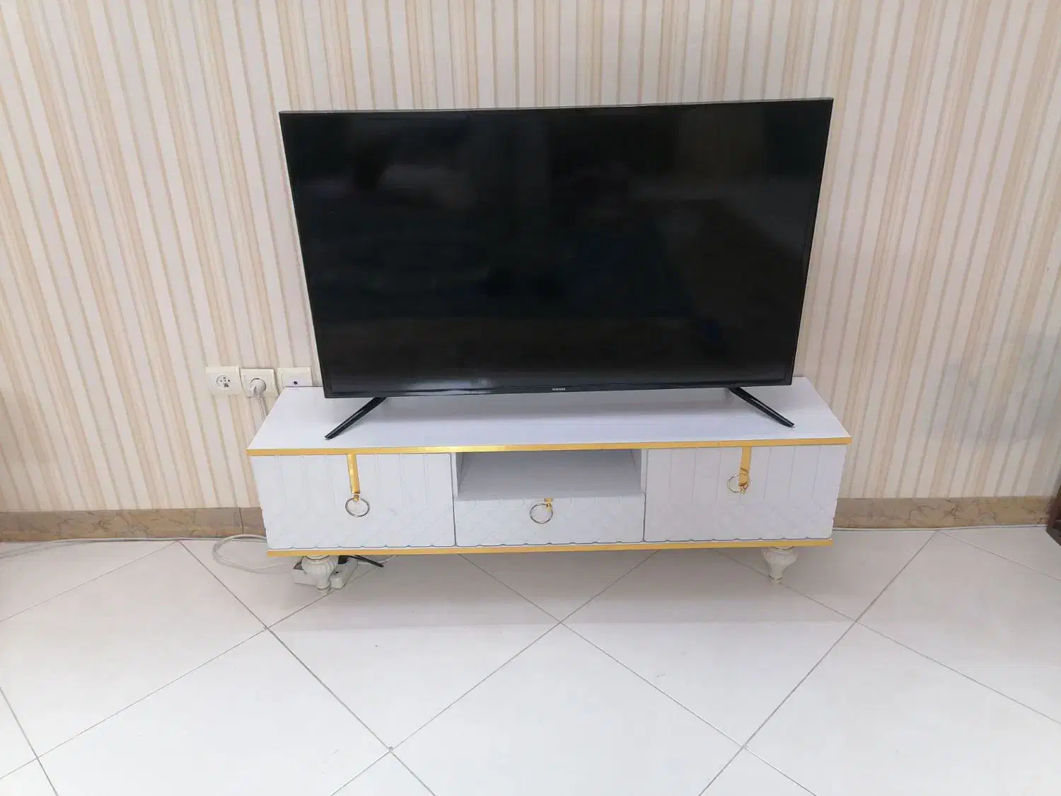 میز تلوزیون و جاکفشی در حد|میز تلویزیون|مشهد, جاهد شهر|دیوار