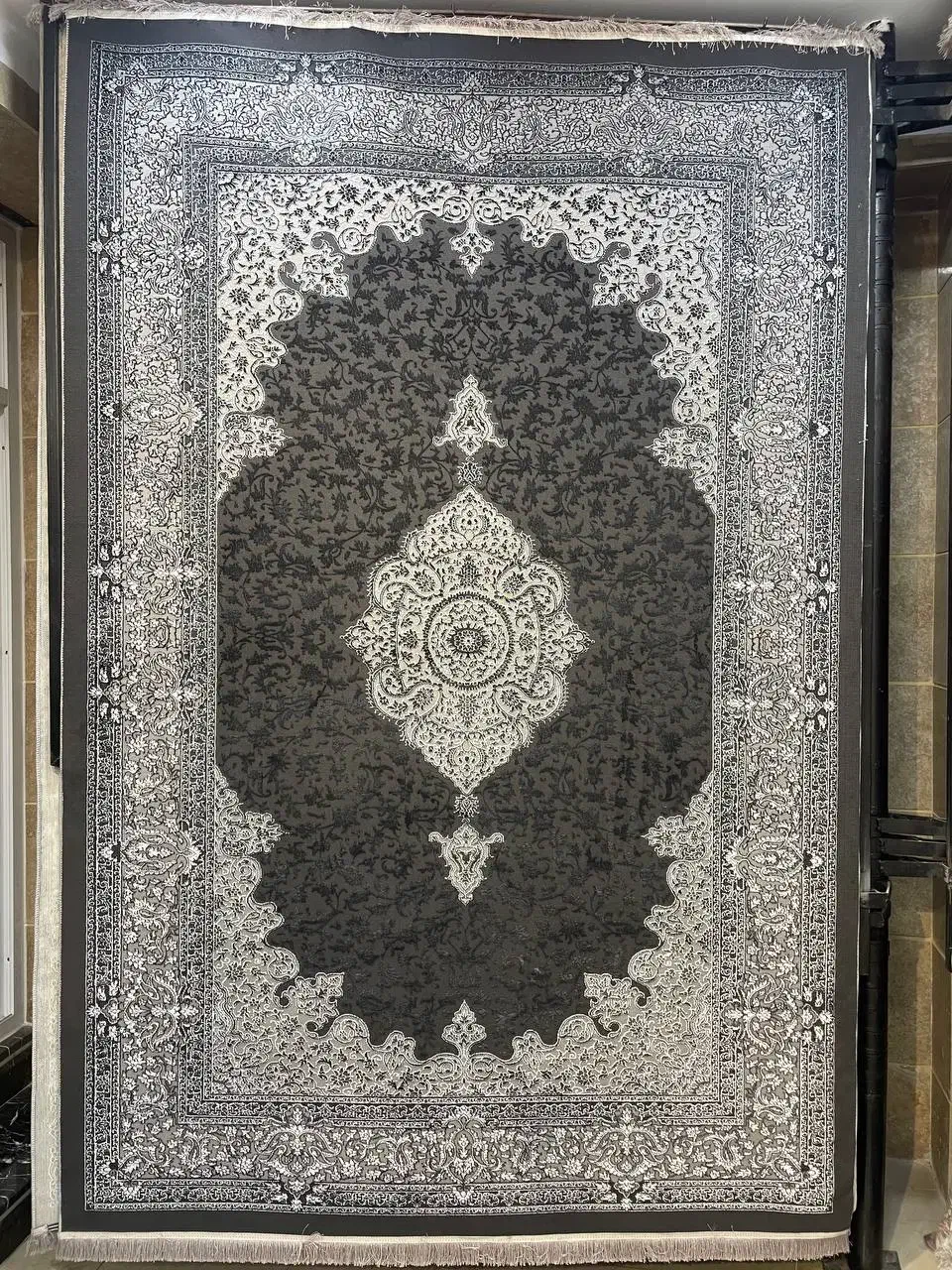 فرش ماشینی کاشان ترنج مشکی نقرهای۱/۵و۴و۶و۹و۱۲متری|فرش|تهران, بازار|دیوار