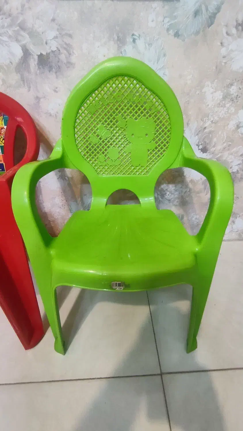 صندلی پلاستیکی کودک|تخت و صندلی بچه|مشهد, جانباز|دیوار