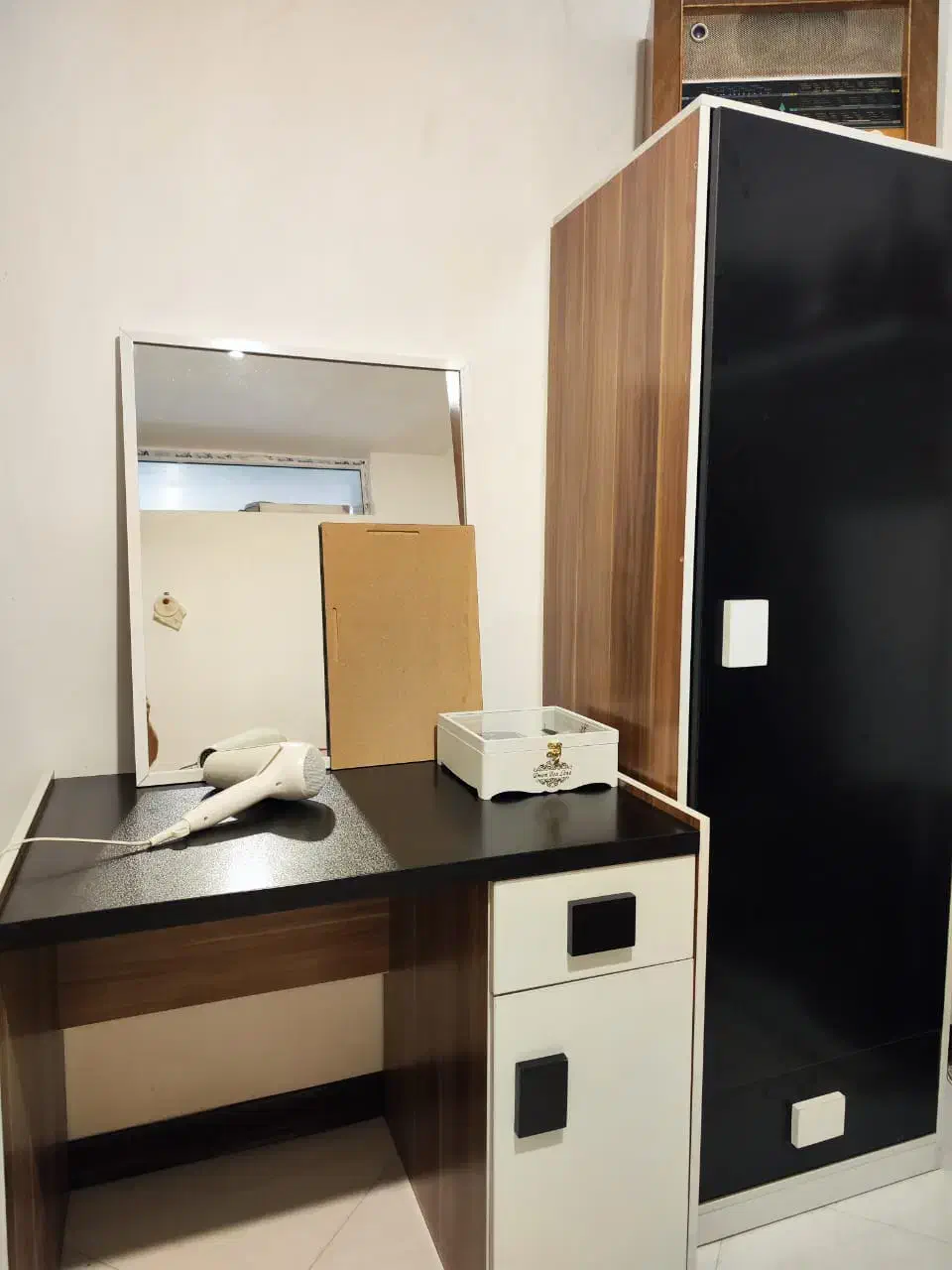 کمد و میز تحریر|میز تحریر و کامپیوتر|مبارکه, |دیوار