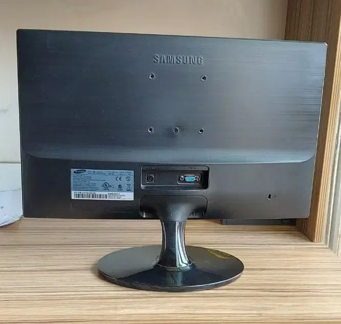 مانیتور ۱۹ اینچ سامسونگ در حد|قطعات و لوازم جانبی رایانه|تهران, امیرآباد|دیوار
