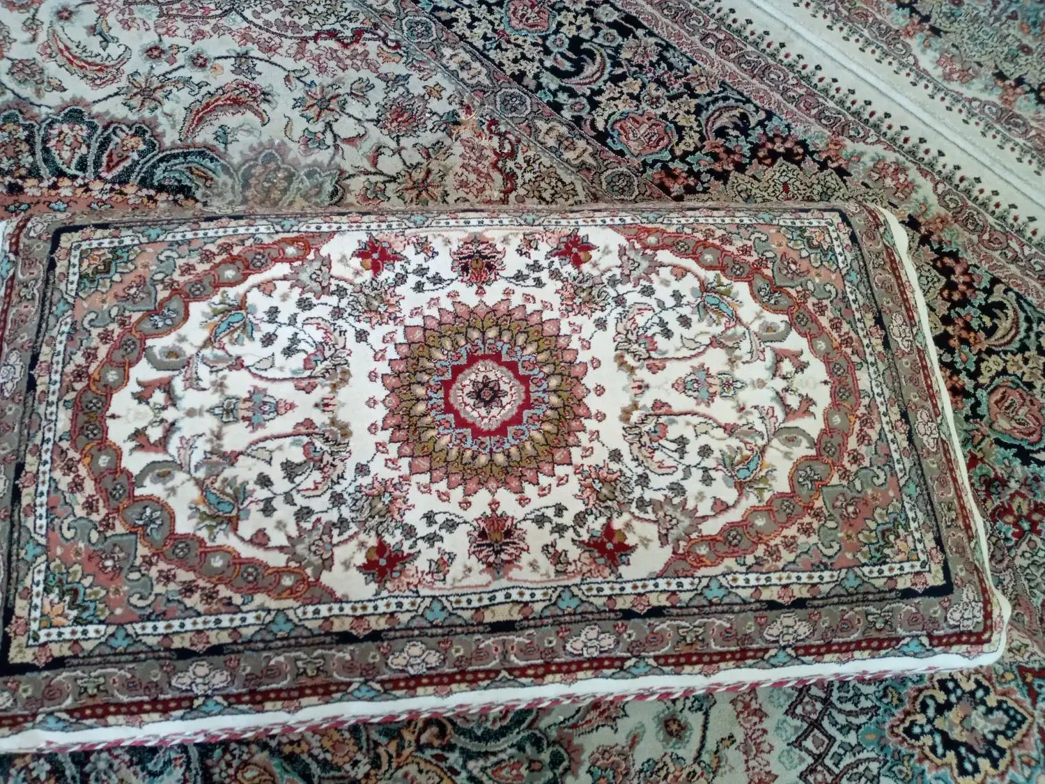 12 عدد پشتی|پشتی|دهگلان, |دیوار