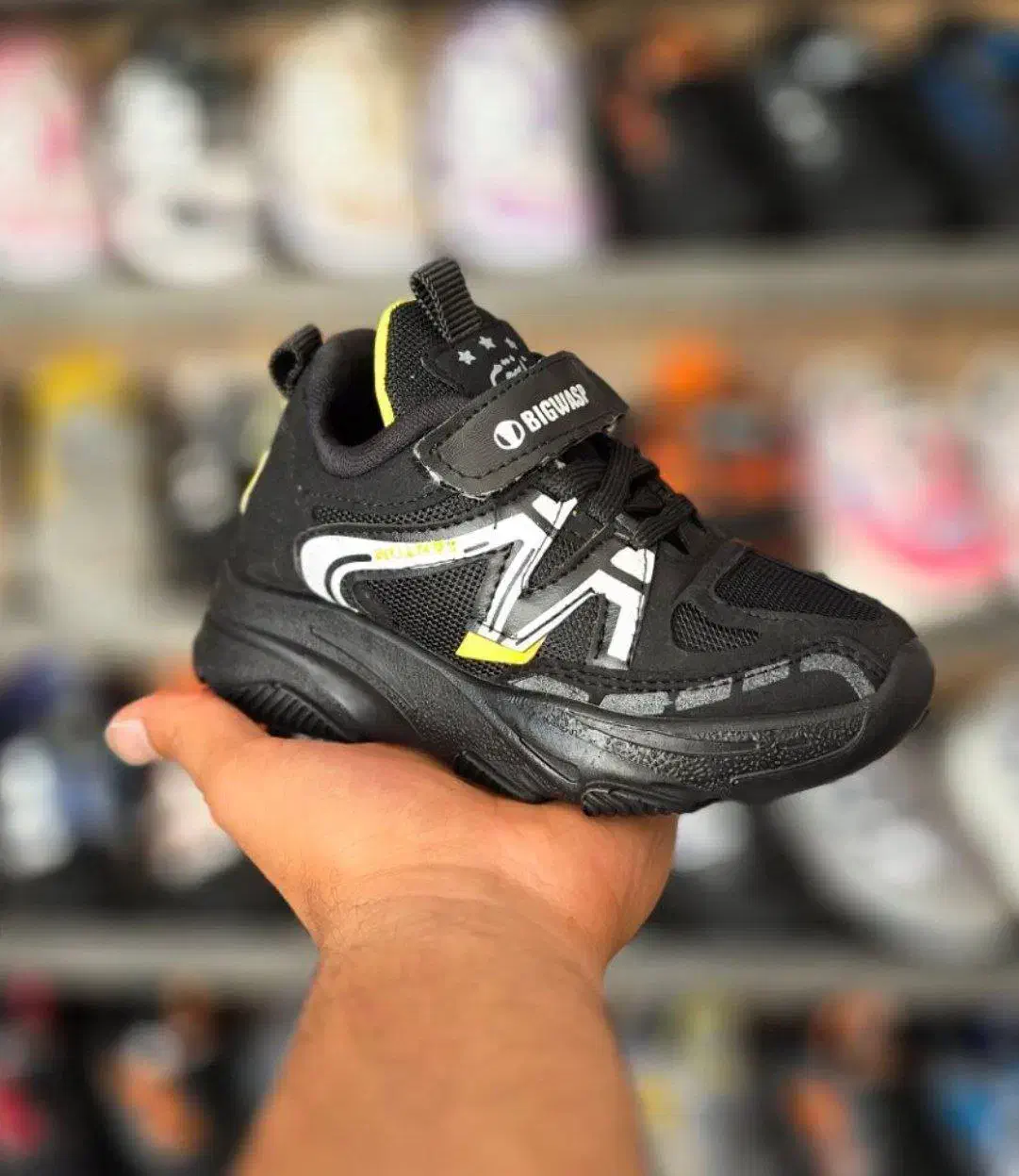 کتونی بچگانه مدل فانتوم سایز ۳۱ تا ۳۵|کفش و لباس بچه|اراک, |دیوار