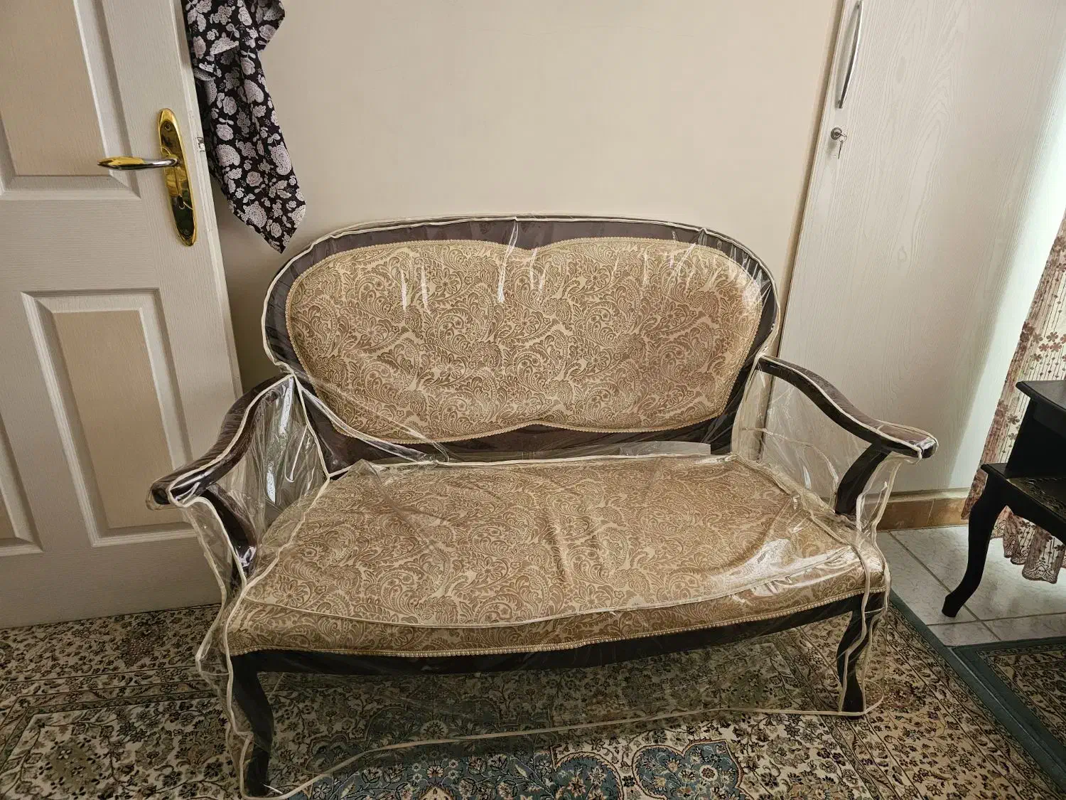 مبل ۸ نفره|مبلمان خانگی و میز عسلی|پرند, فاز ۱|دیوار