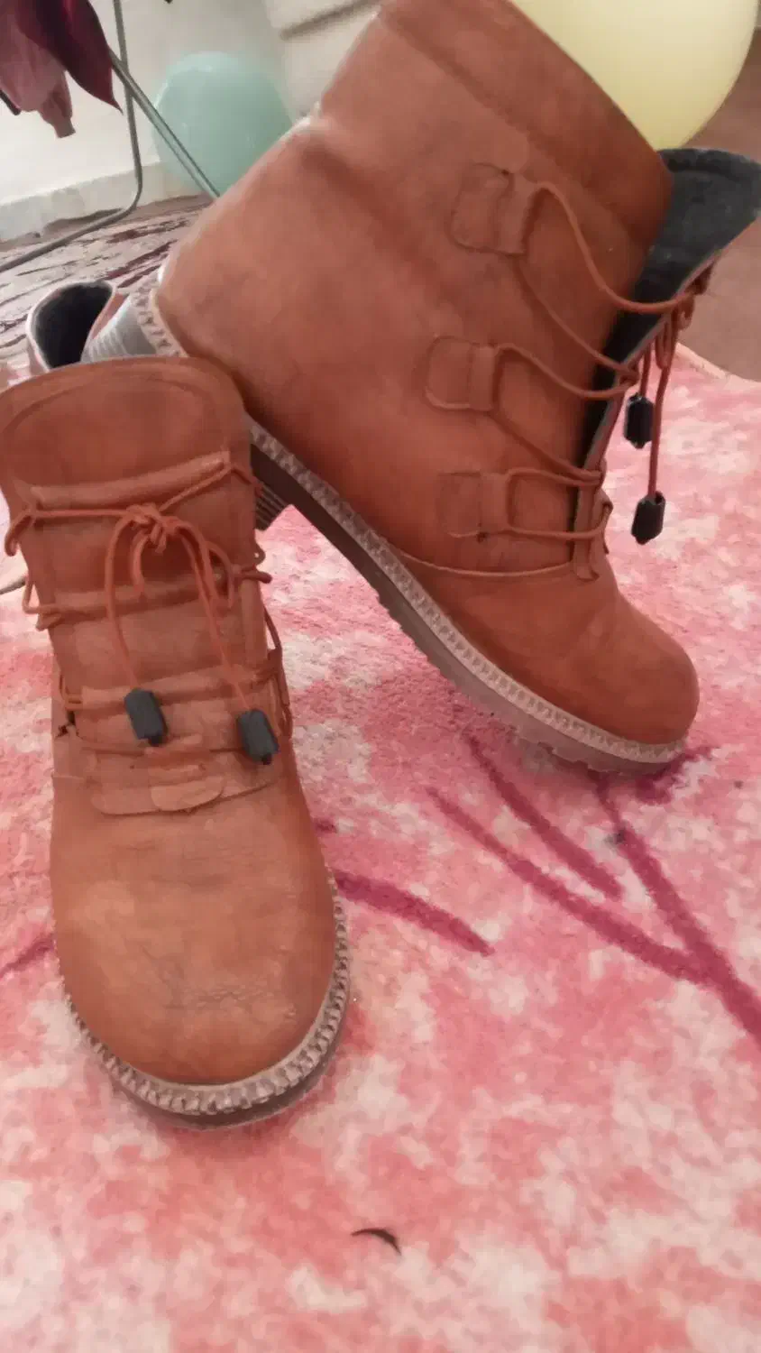 پوتین اصل|کیف، کفش، کمربند|اقبالیه, |دیوار