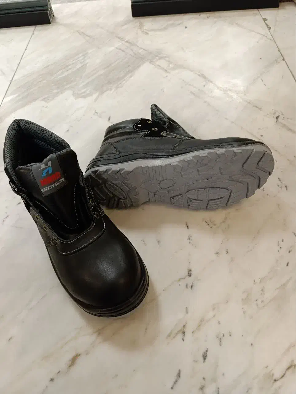 کفش ایمنی|کیف، کفش، کمربند|قرچک, پارس سرام|دیوار