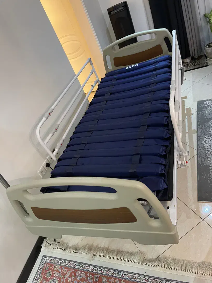 تخت بیمار برقی سه موتوره در حد نو|پزشکی|تهران, باشگاه نفت|دیوار