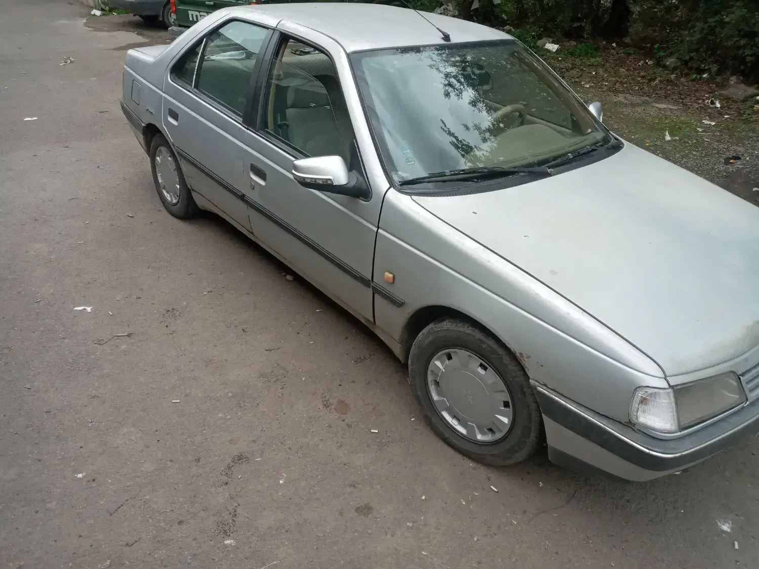 پژو ۴۰۵ نقره ایی سالم|خودرو سواری و وانت|لاهیجان, لیالستان|دیوار