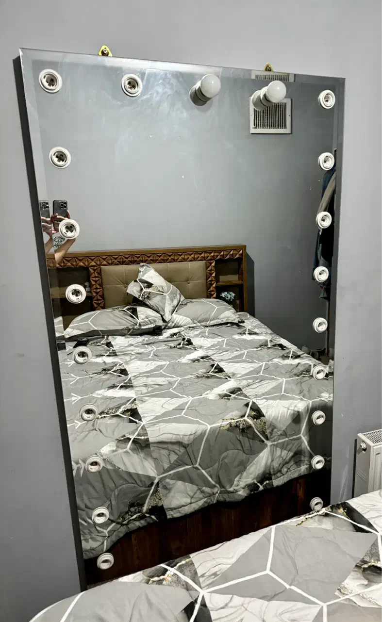 آیینه هالییودی|آینه|اسلام‌شهر, شهرک الهیه|دیوار