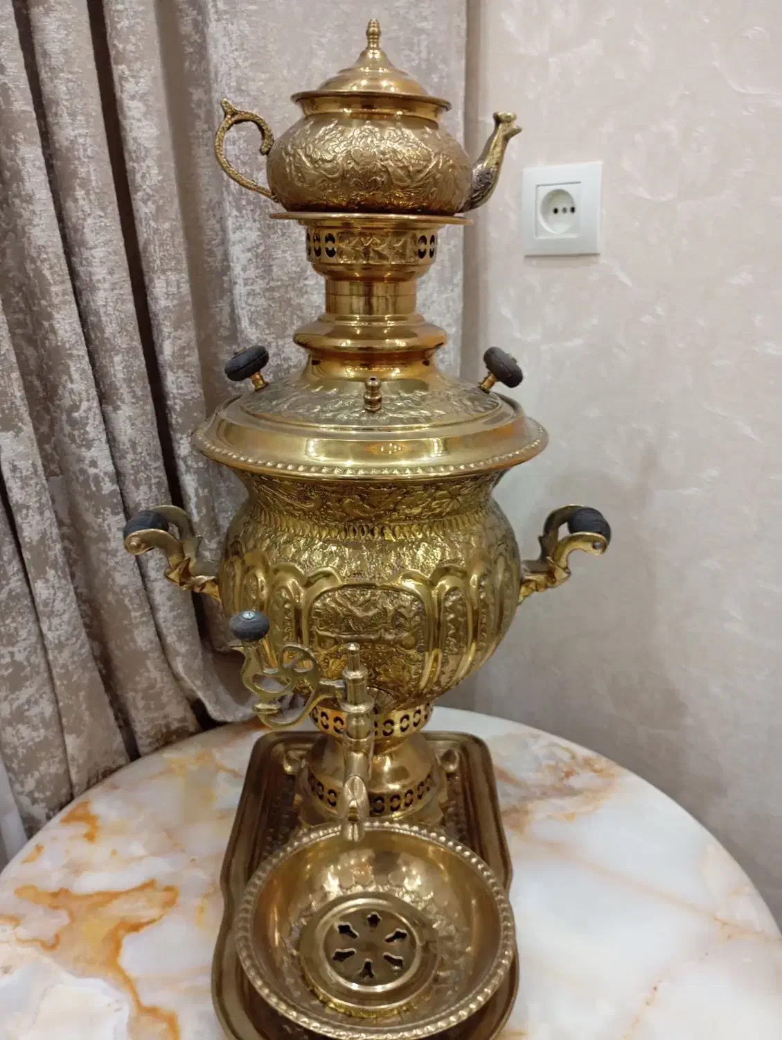 سماور و میز -وتعدادی مجسمه بنز|صنایع دستی و سایر لوازم تزئینی|نهاوند, |دیوار