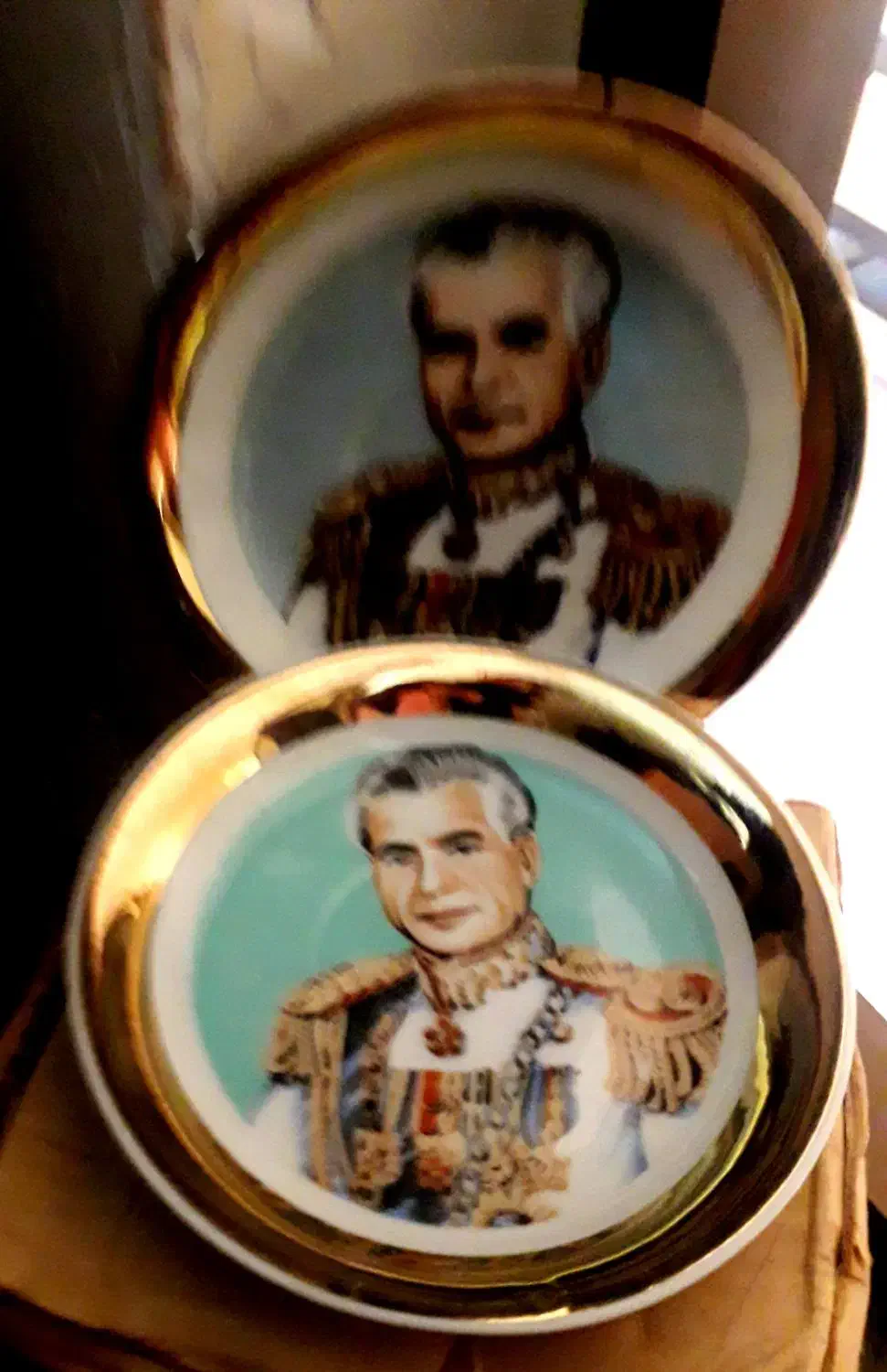 نلبکی قدیمی عتیقه با عکس رضا شاه|کلکسیون اشیاء عتیقه|اصفهان, دارک|دیوار