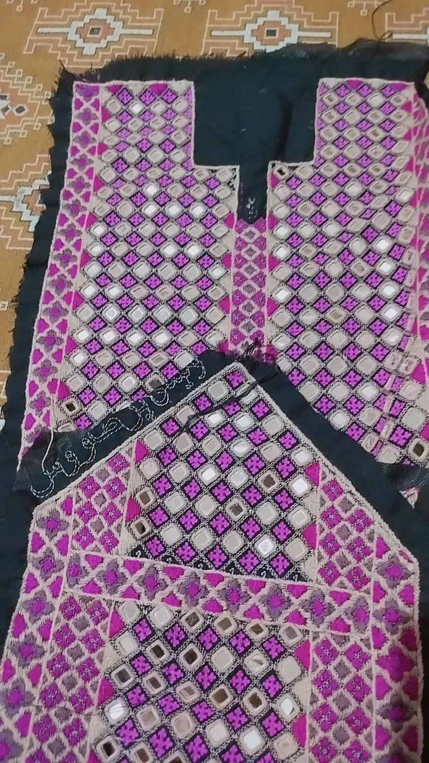 زیح استین|لباس|خاش, |دیوار