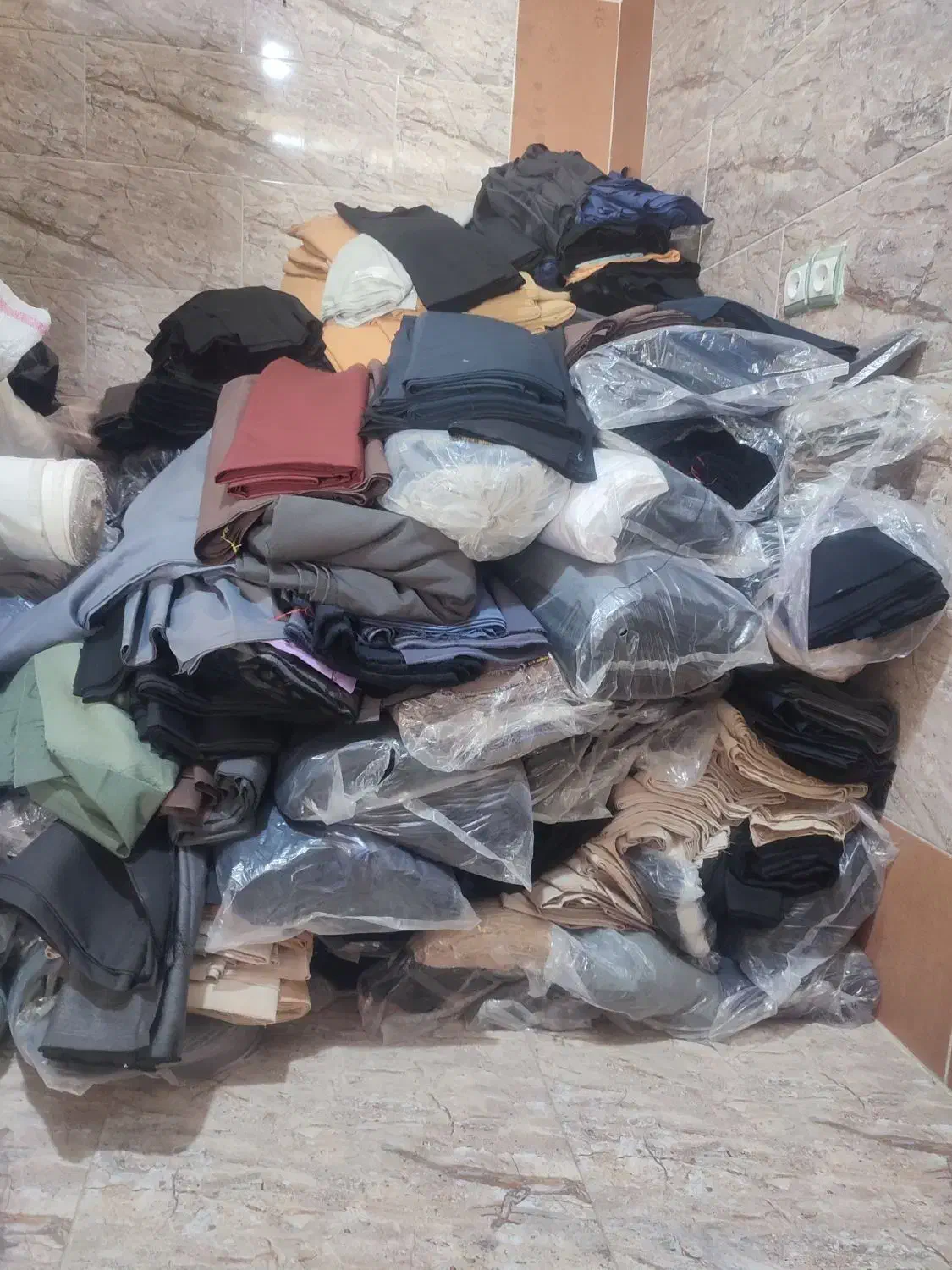 فروشنده خریدار پارچه بصورت عمده|عمده‌فروشی|تهران, بازار|دیوار