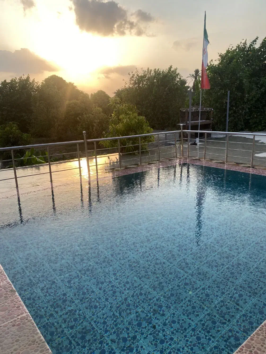 باغ ویلا|اجارهٔ کوتاه‌مدت ویلا و باغ|رودان, |دیوار