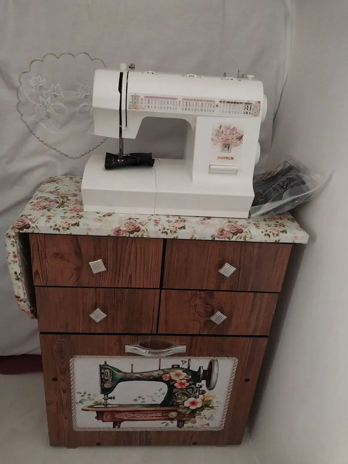 میز وچرخ خیاطی|چرخ خیاطی و ریسندگی|اسفرورین, |دیوار