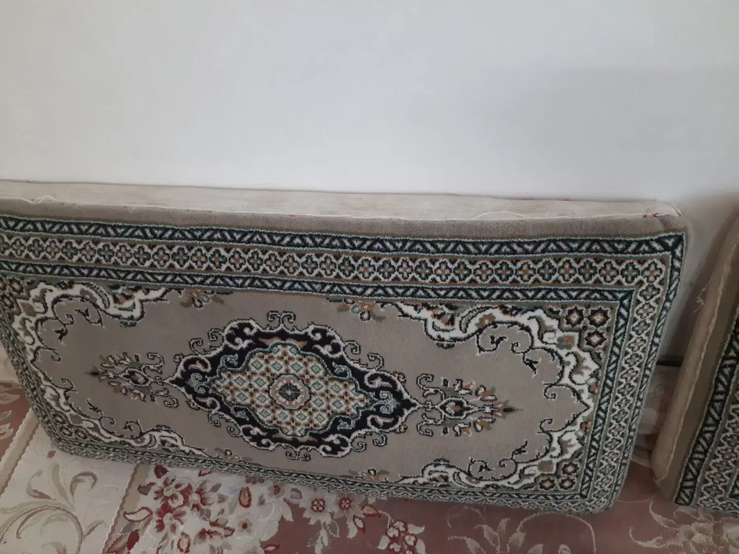 یک جفت پشتی|پشتی|قم, شاه سید علی|دیوار