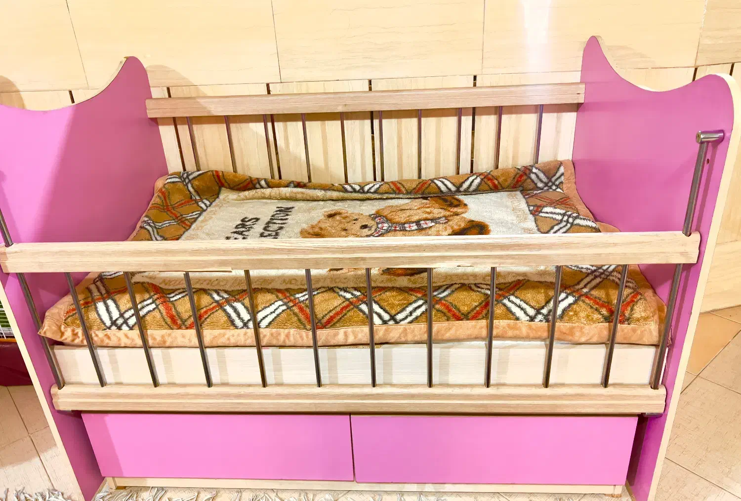 تخت وکمد|اسباب و اثاث بچه|سیرجان, |دیوار