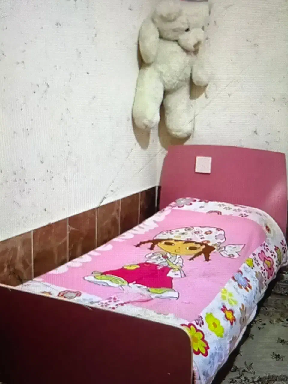 تخت و کمد دخترانه به علت کمبود جا زیر قیمت گذااشتم|تخت و سرویس خواب|شیراز, لاله|دیوار