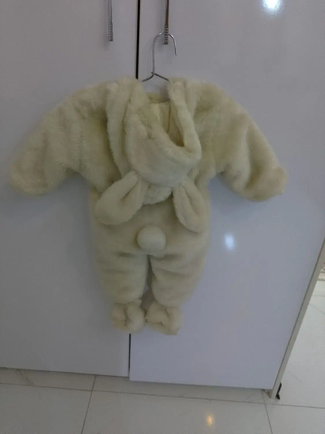 لباس بچه|کفش و لباس بچه|اندیشه, اندیشه فاز ۱|دیوار