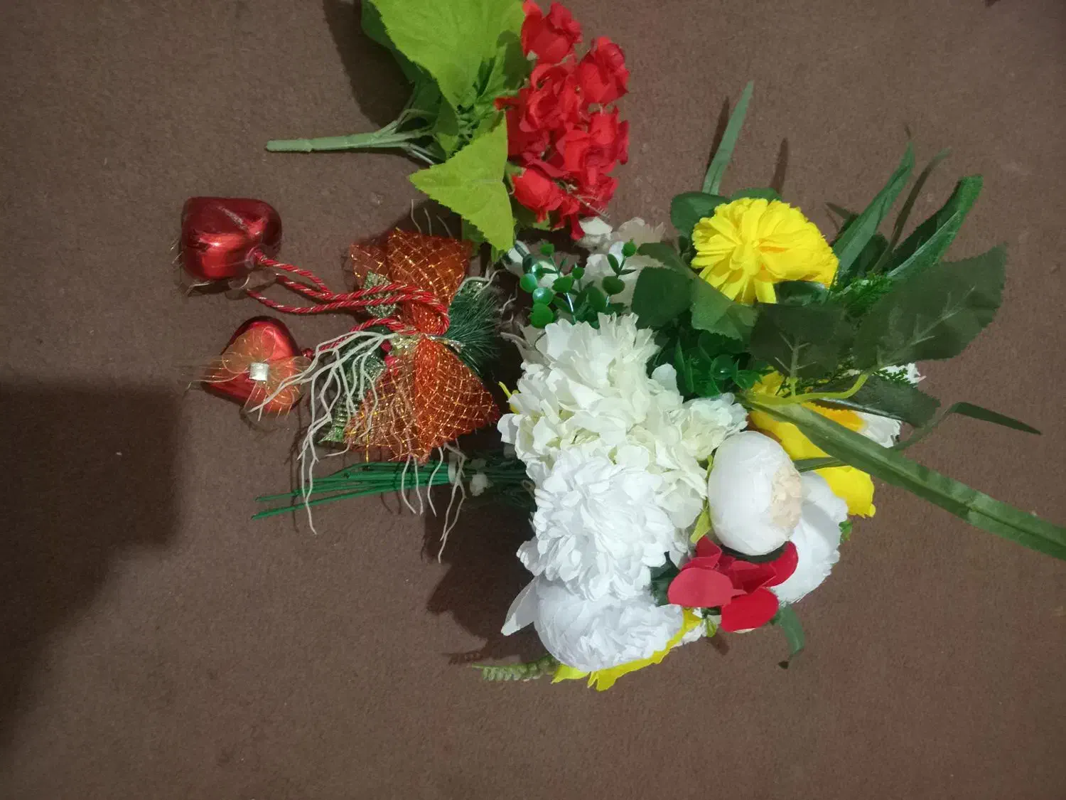 تعدادی گل مصنوعی|گل مصنوعی|کرمانشاه, |دیوار