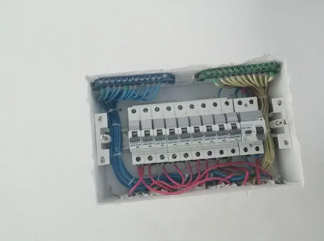 برقکار ساختمان و نصاب سیستم های امنیتی و حفاظتی|خدمات پیشه و مهارت|شوشتر, |دیوار