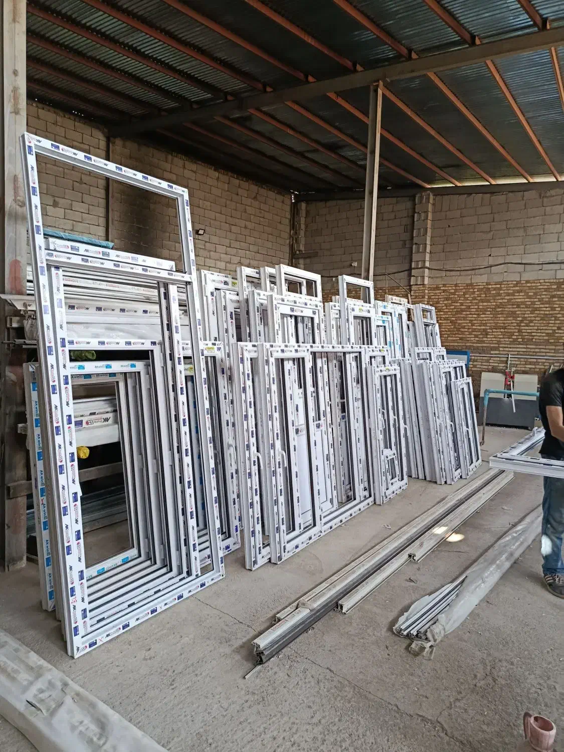 تولیدی درب و پنجره یو پی وی سی و درب ضدسرقت|مصالح و تجهیزات ساختمان|خوی, |دیوار