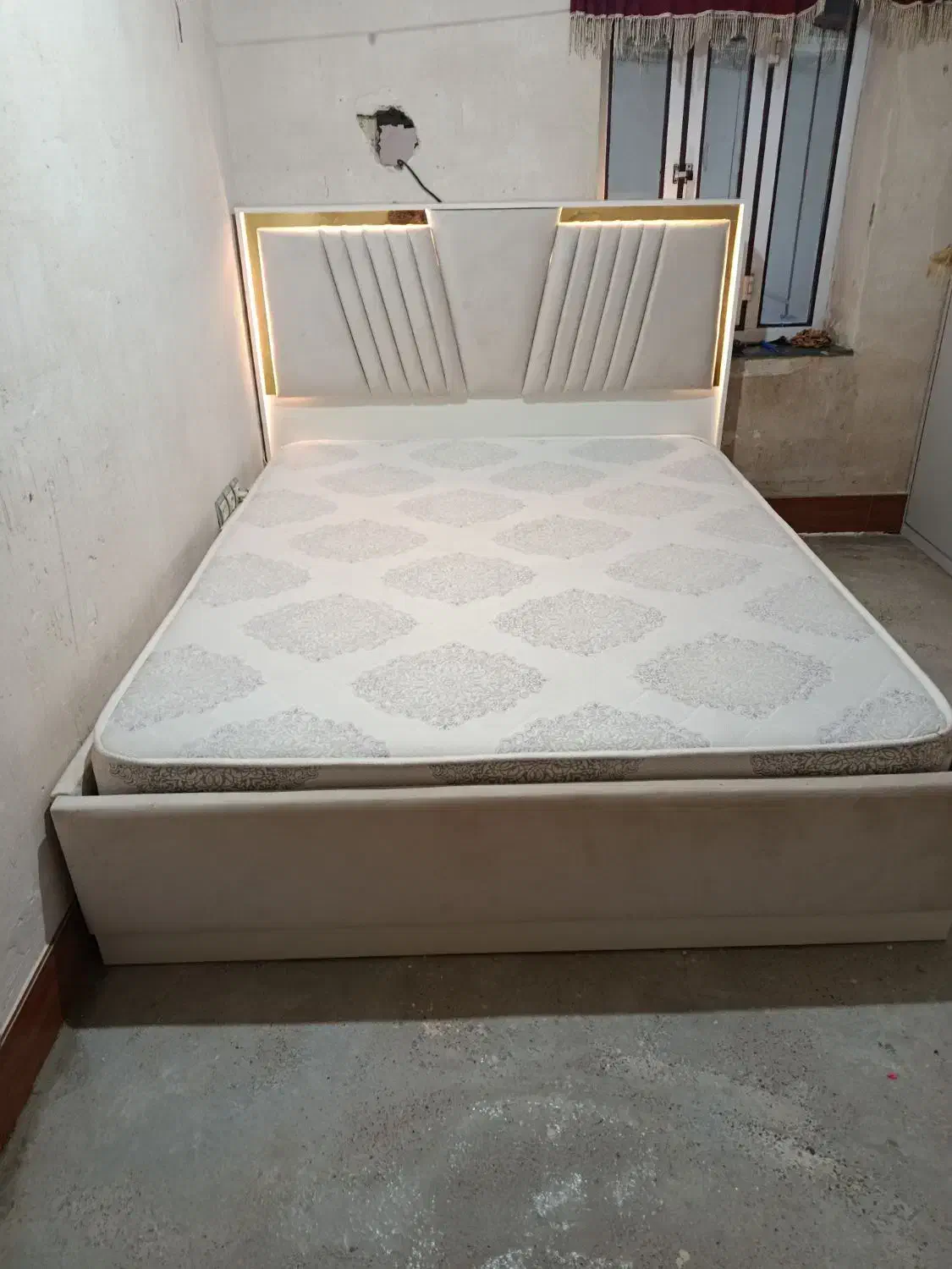 سرویس خواب دونفره با تشکطبی|تخت و سرویس خواب|کلاله, |دیوار